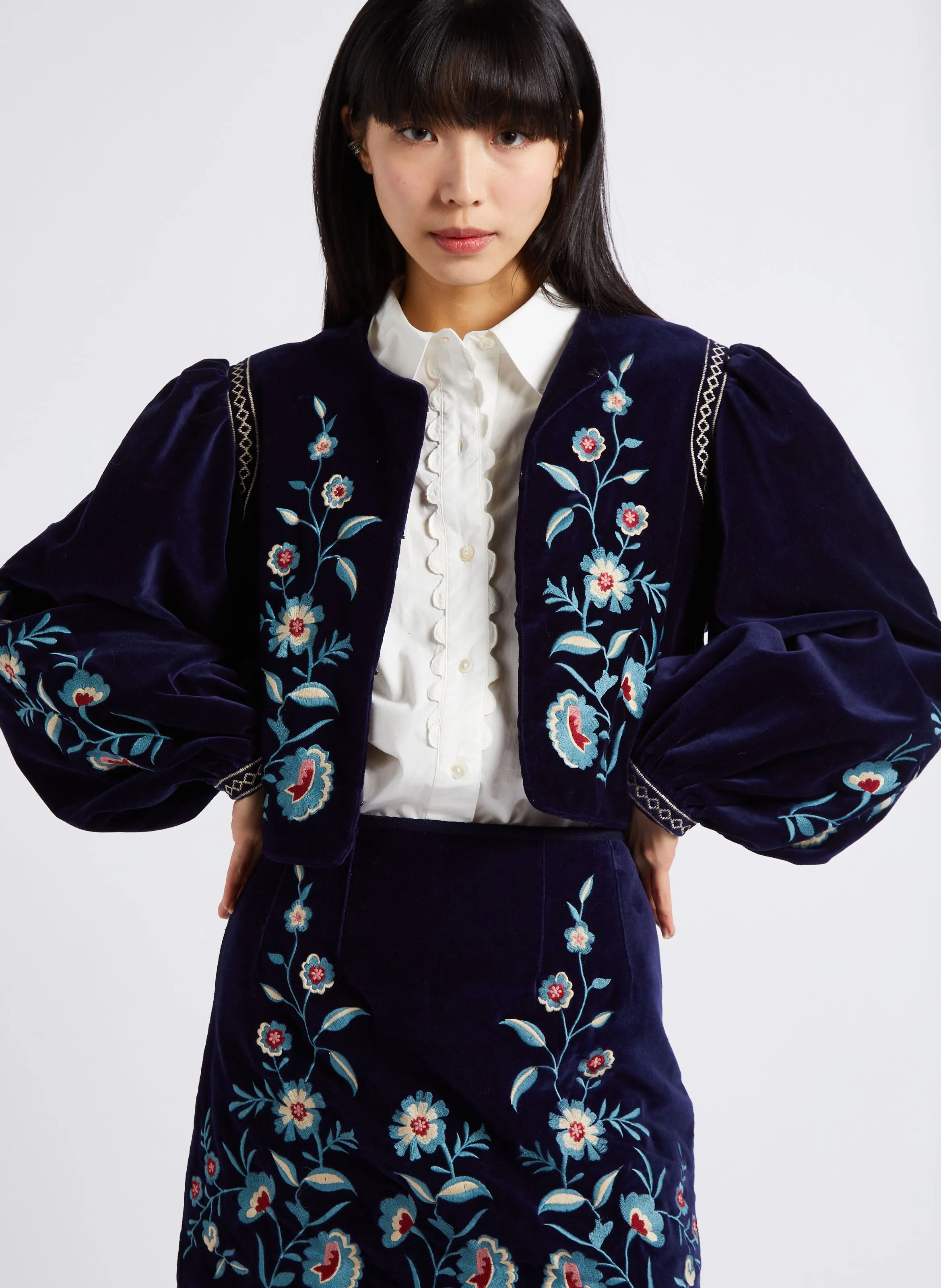 LOUISE MISHA DURAS  CHAQUETA DE CUELLO REDONDO DE TERCIOPELO EN AZUL