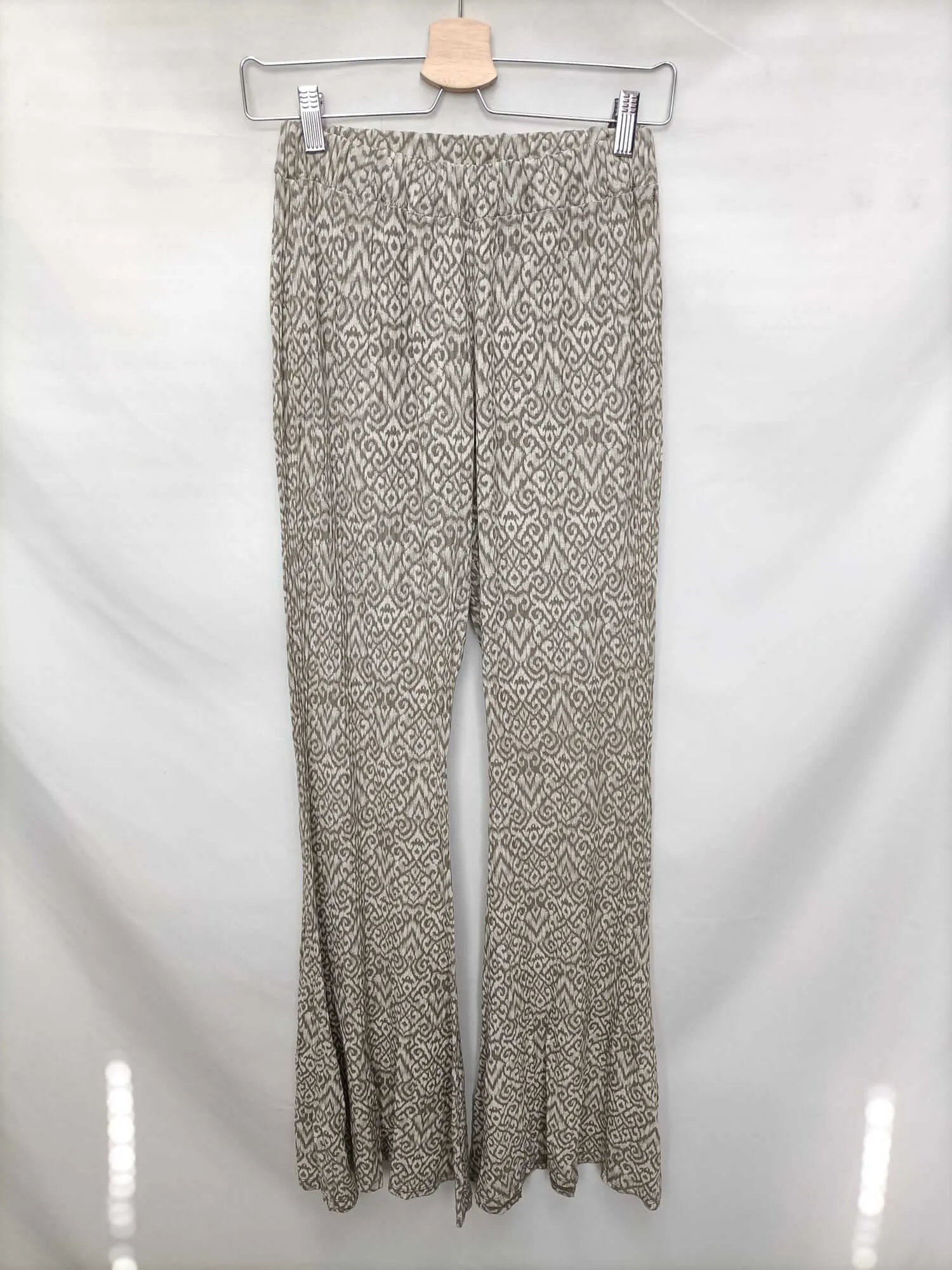 OTRAS.Pantalones elásticos campana beigesT.s/m