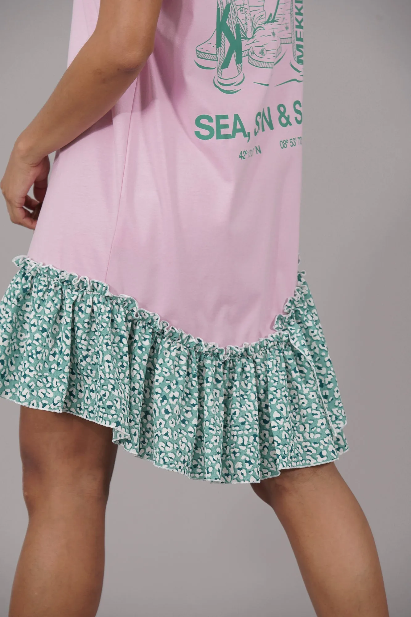 Vestido Camiseta VENICE volante · ROSA & PRINT VERDE AGUA ·