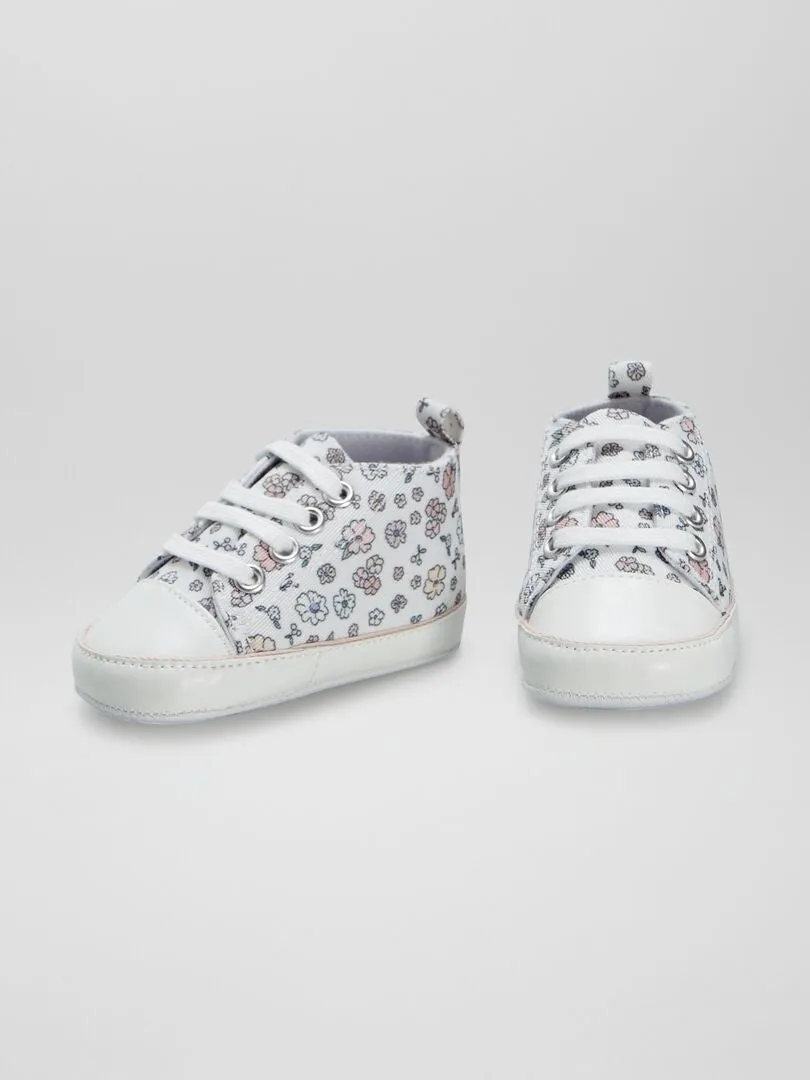 ZAPATILLAS ALTAS DE TELA CON FLORES  BEIGE
